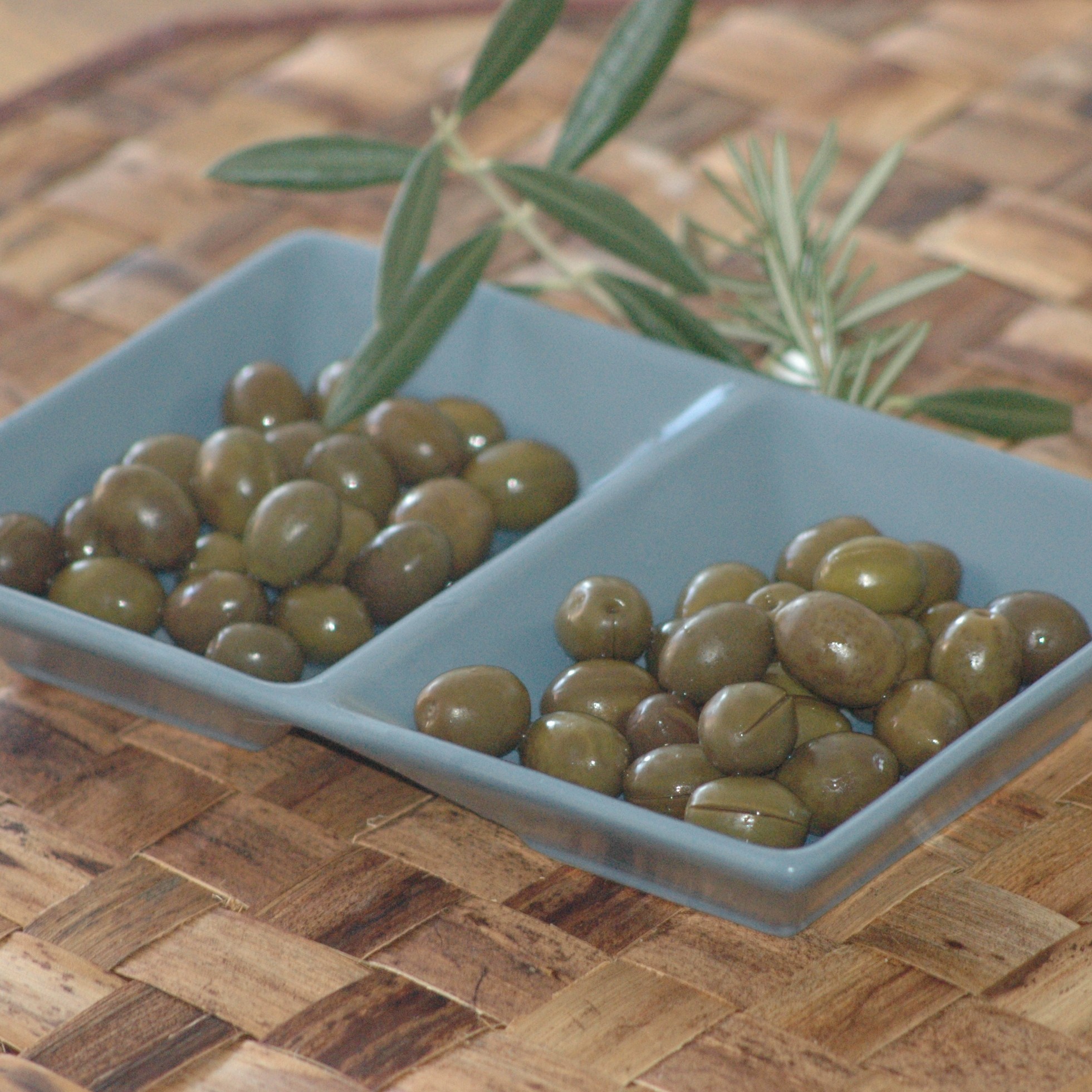 Top 98+ Images what is in the middle of green olives Updated