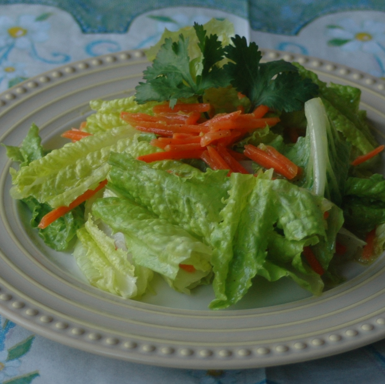 Lettuce with garlic and mustard dressing